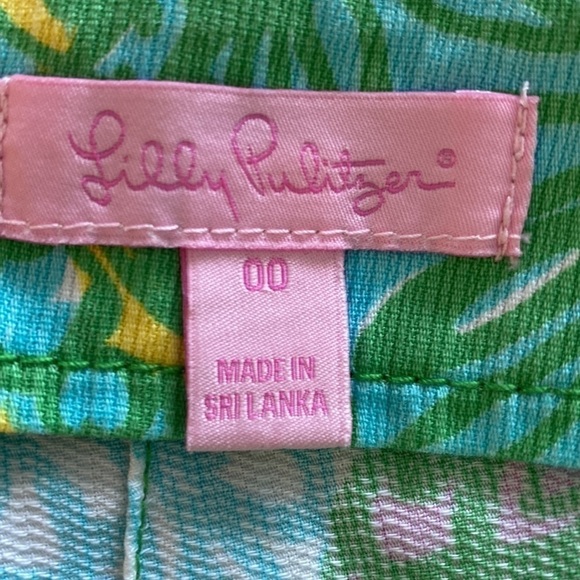 Lilly Pulitzer Deenie shorts Green Blue 100% Cotton back zip size 00
C - Picture 5 of 10